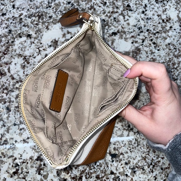 Michael Kors Medium Wristlet in White and Camel - Picture 2 of 2